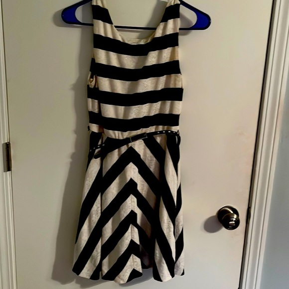 Cute Black and White dress - Picture 2 of 6